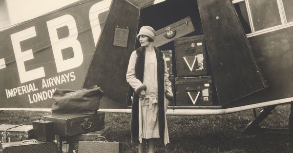 Foto: 'El viaje en avión', una fotografía de Therese Bonney. (Cortesía Louis Vuitton)