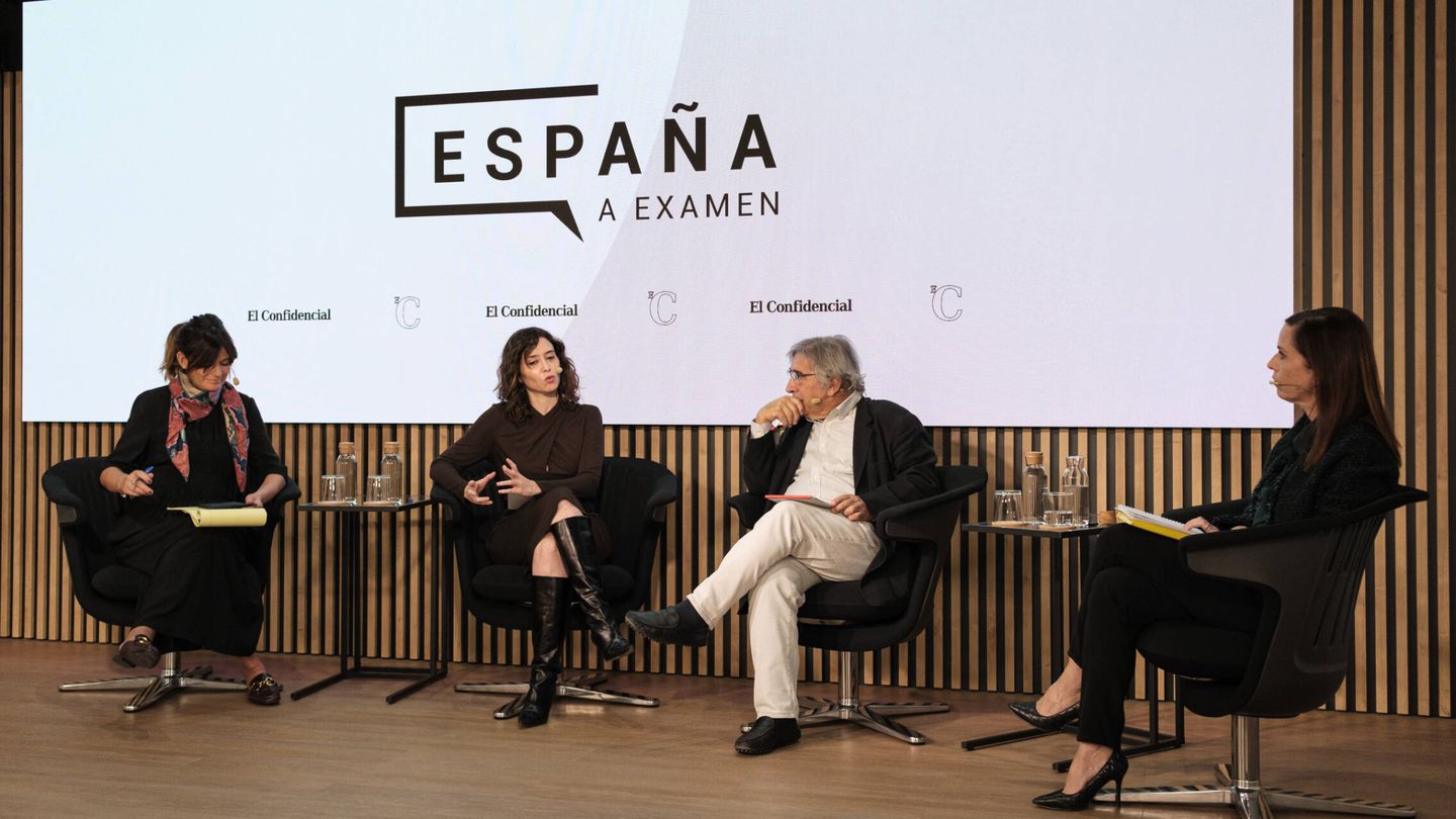 Pilar Gómez, Isabel Díaz Ayuso, Ignacio Varela y Ángeles Caballero en un momento del debate. (S. B.)