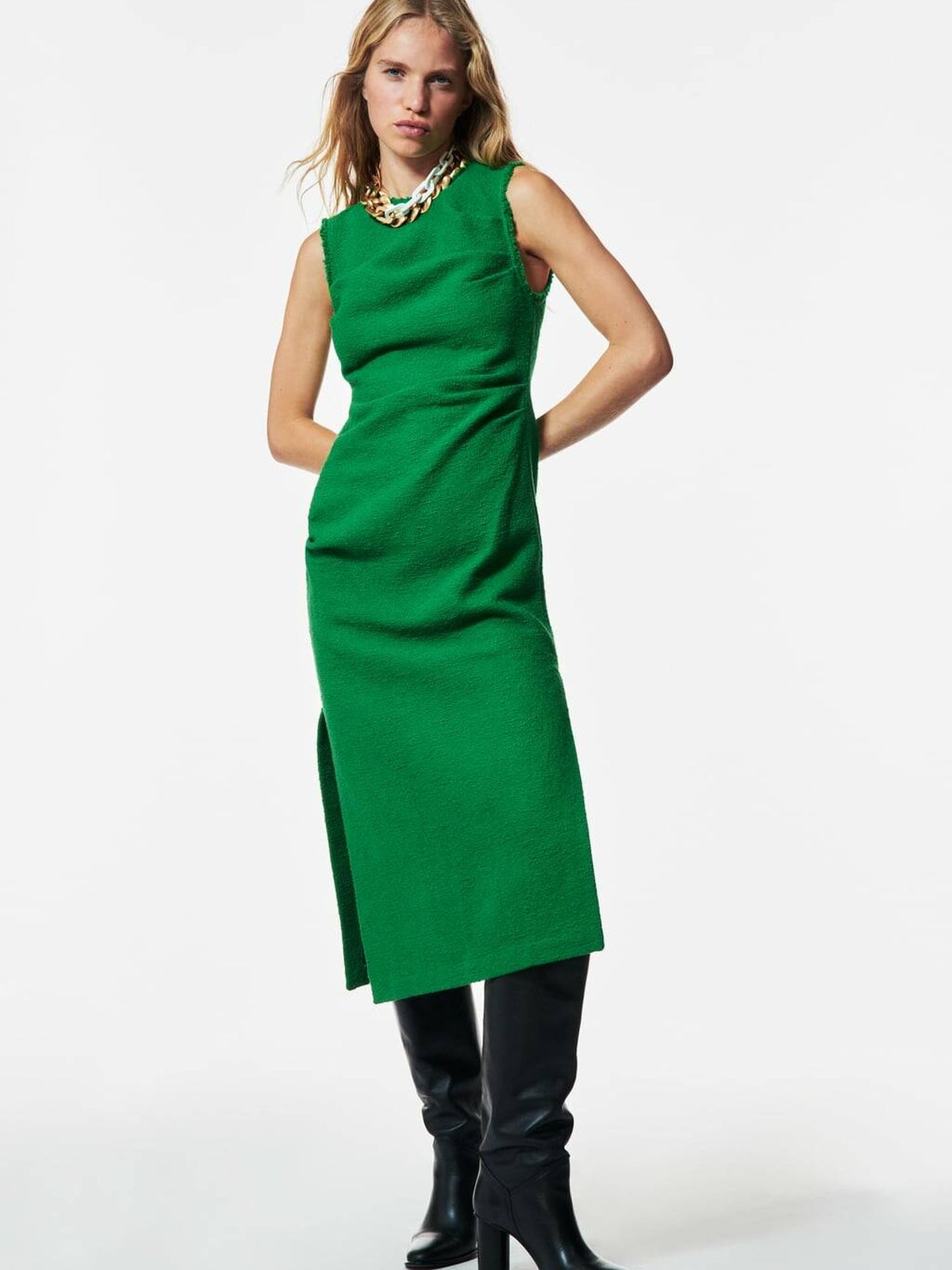 Vestido verde de Zara. (Cortesía)