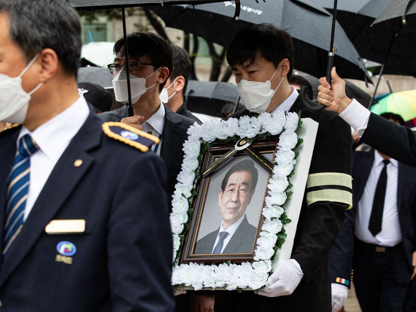 Retrato del alcalde Park Won-soon durante su funeral. (EFE)
