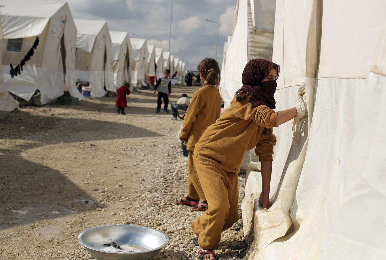 Adolescentes huidas del ISIS en un campo de refugiados (Reuters).
