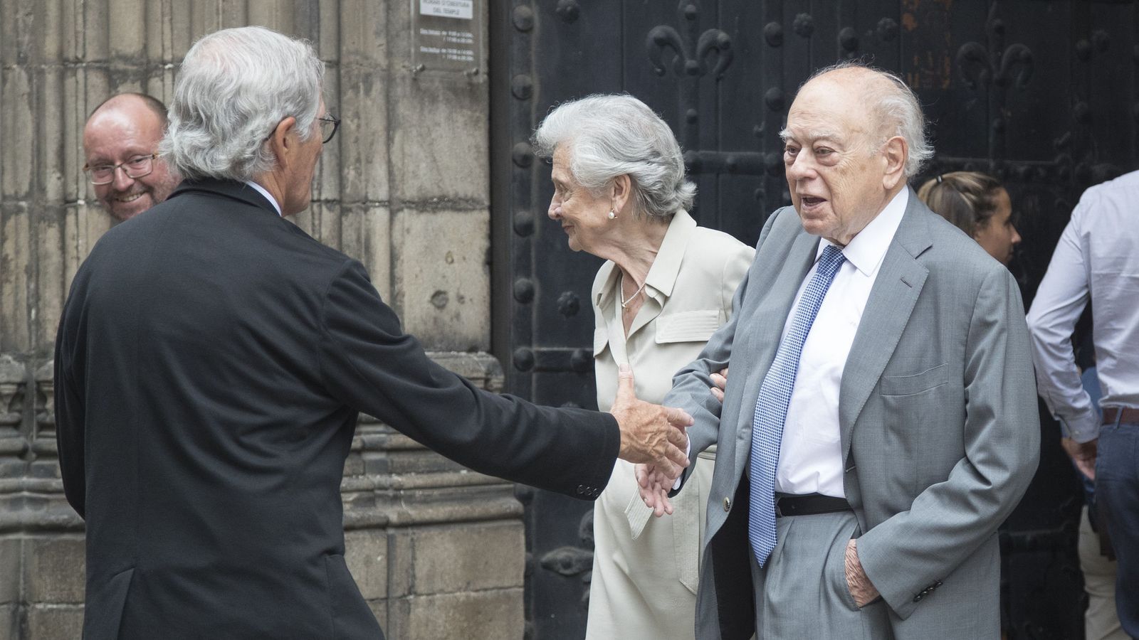 Foto: Jordi Pujol y Marta Ferrusola, en el funeral de Joaquim Molins. (EFE)