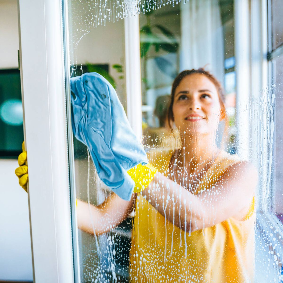 Trucos para limpiar los cristales de tu casa y dejarlos impecables - Foto 1