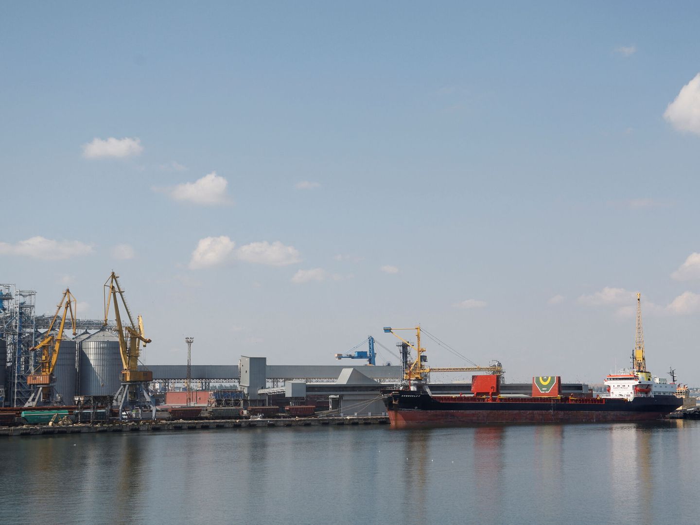 Vista general del puerto de Odesa. (Reuters/Valentyn Ogirenko)