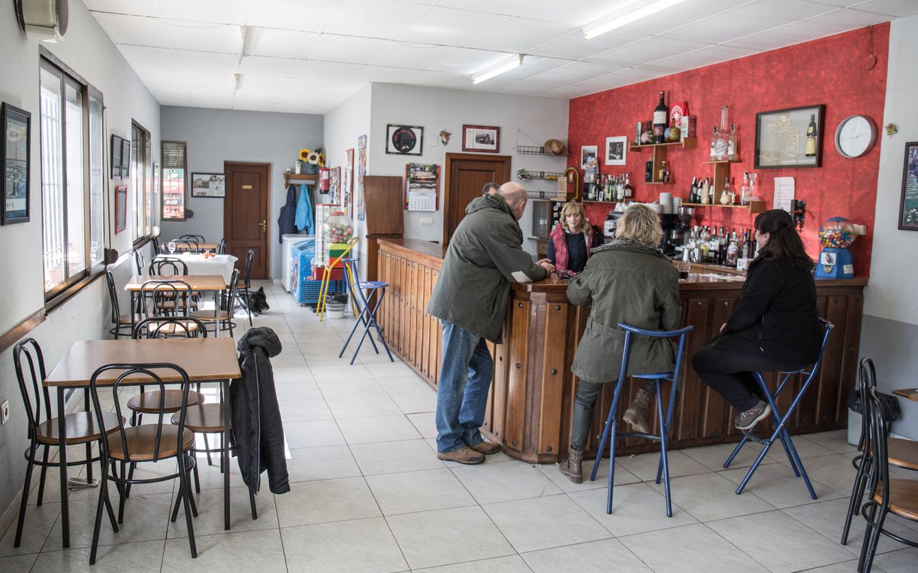Interior del bar El Oro Negro en Sargentes de la Lora. (D. B.)