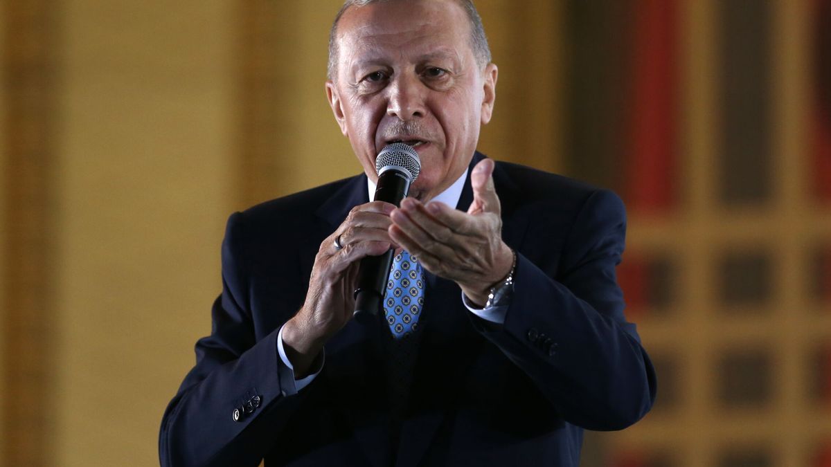 La cotización de BBVA y la lira turca se debilitan tras vencer Erdogan en la segunda vuelta 