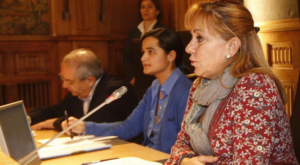 Montserrat Triana Martínez e Isabel Carrasco, en 2010. (Efe)