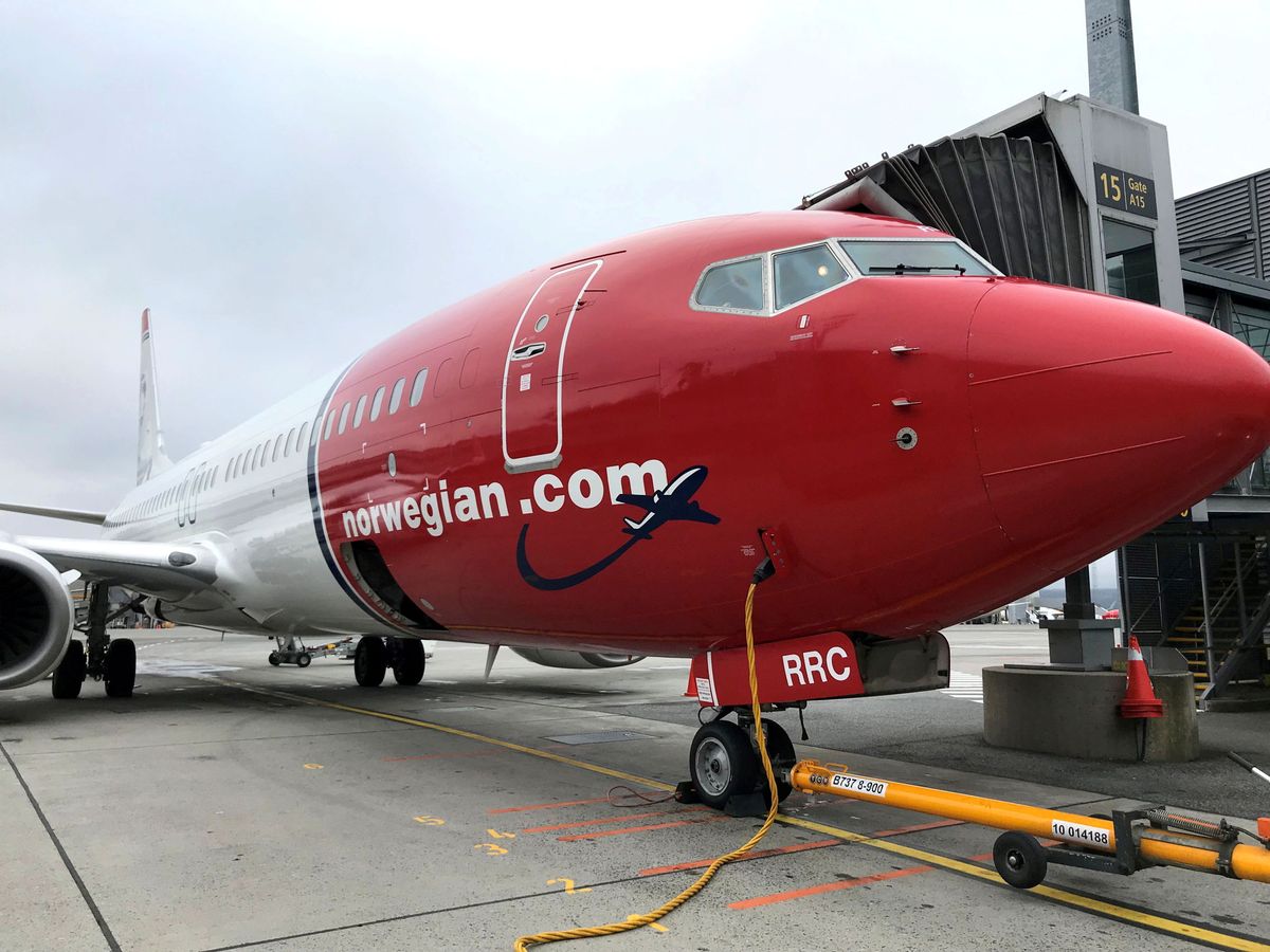 Foto: File photo: a norwegian air plane is refuelled at oslo gardermoen airport