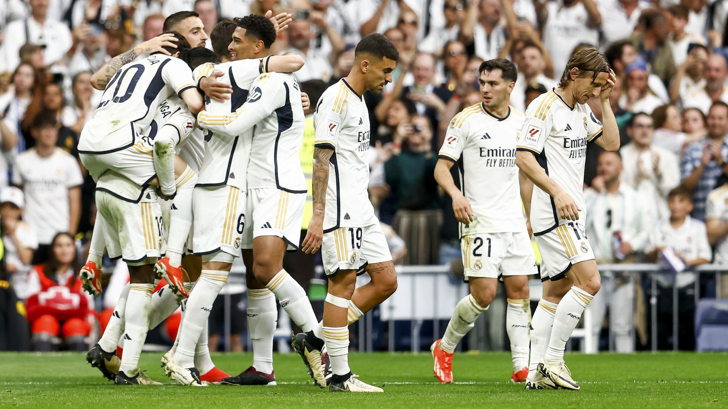 Los jugadores del Real Madrid celebran el gol de Bellingham. (AFP7)