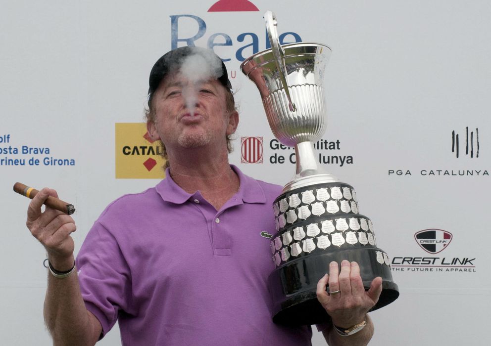 Foto: Miguel Ángel Jiménez celebra su victoria fumando un puro.