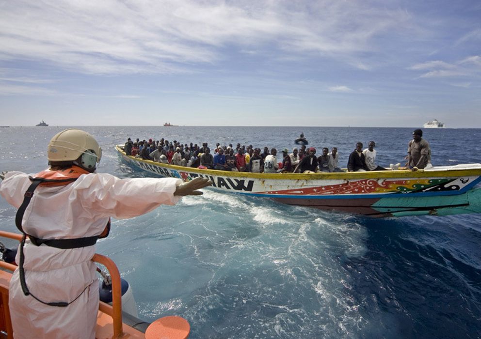 Foto: Inmigrantes llegan a las Islas Canarias en 2006. Foto cortesía de ACNUR.