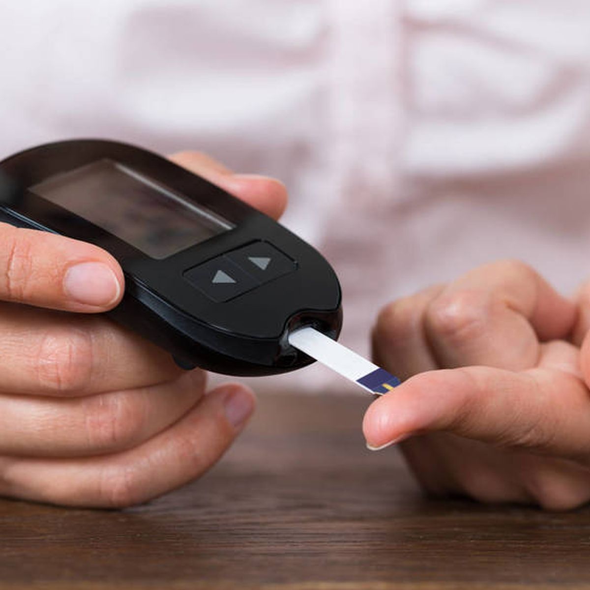 Diabetes: Aprueban el primer sensor que mide la glucosa sin pinchazos
