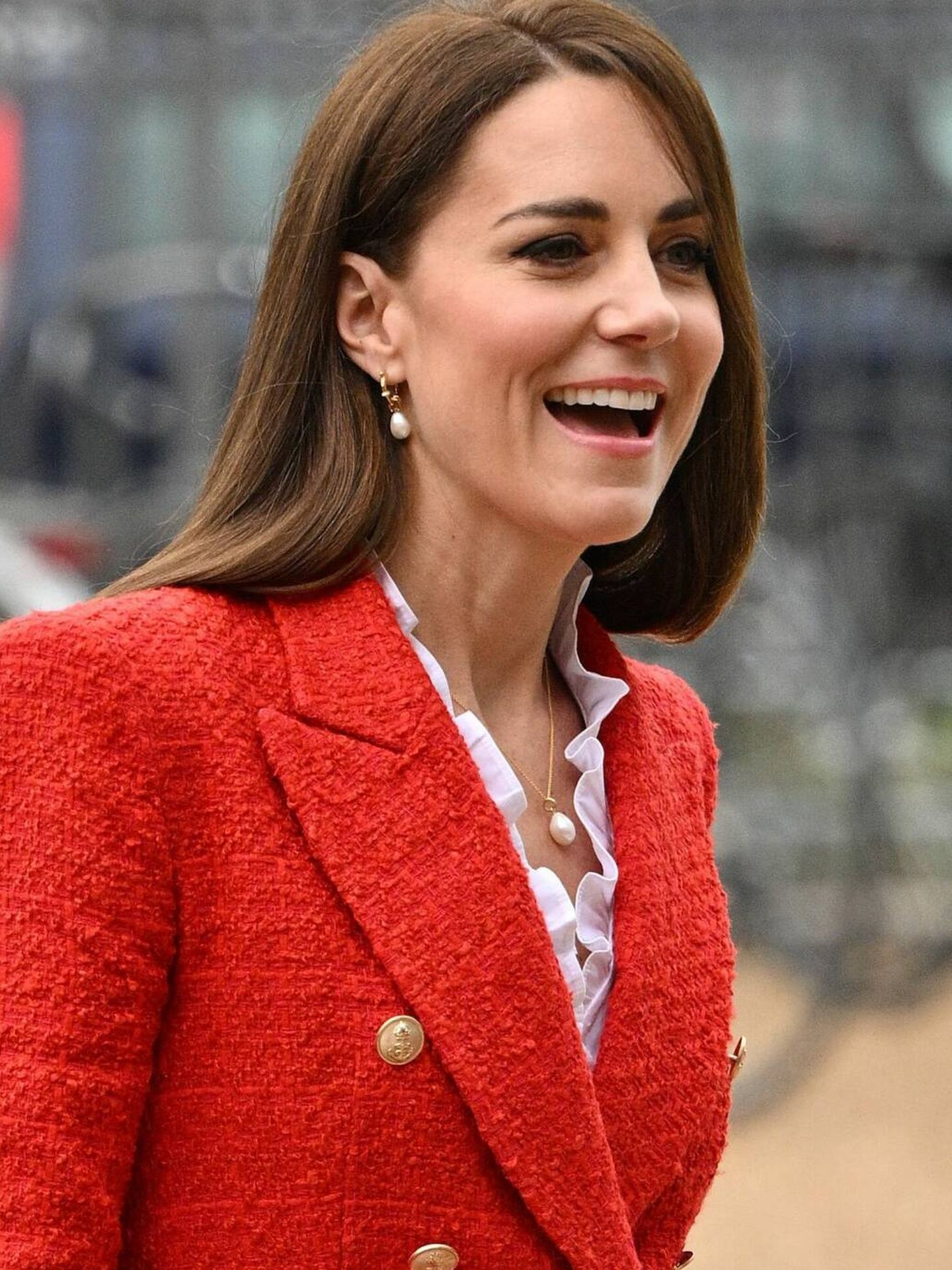 Detalle de los nuevos pendientes y collar de Kate Middleton. (Getty/Samir Hussein)