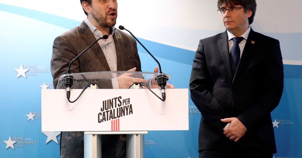 Foto: El expresidente de la Generalitat Carles Puigdemont (d) y el 'exconseller' Toni Comín. (Reuters)