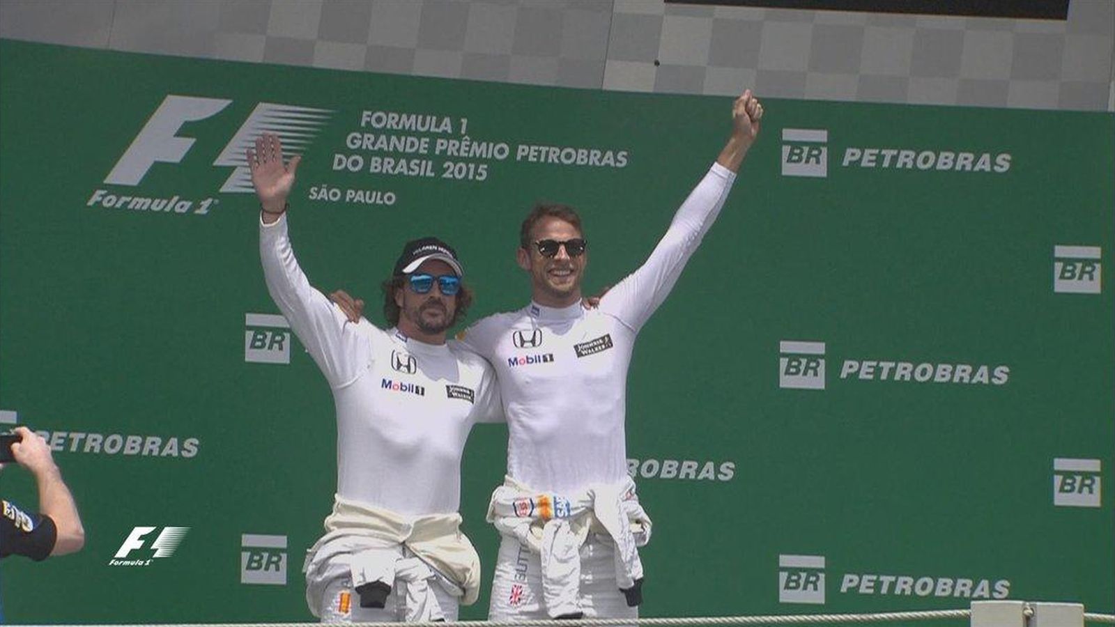 Foto: Button yAalonso se subieron al podio de Interlagos (@f1).