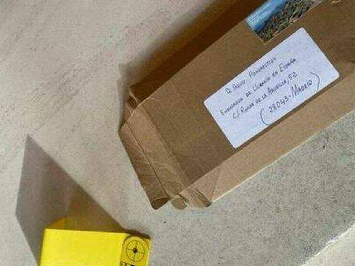 Foto: El paquete enviado a la embajada de Ucrania en el que iba la carta explosiva.