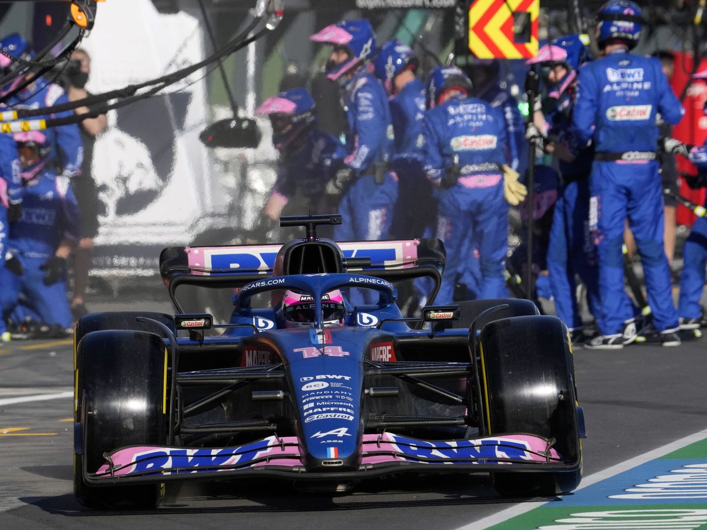 Las paradas en boxes de Alonso fueron a destiempo. (EFE/EPA/Simon Baker)