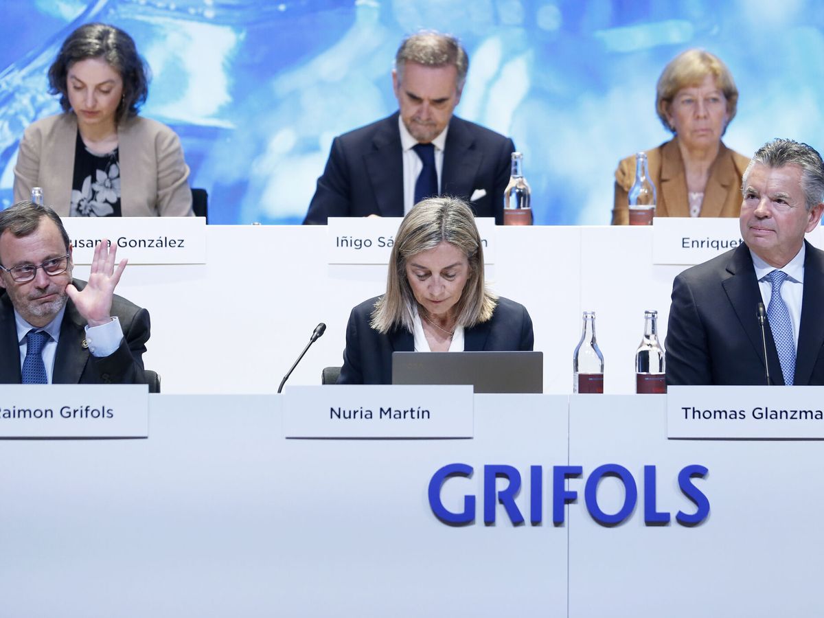 Foto: El consejo de Grifols, en la última junta de accionistas. (EFE/Andreu Dalmau)