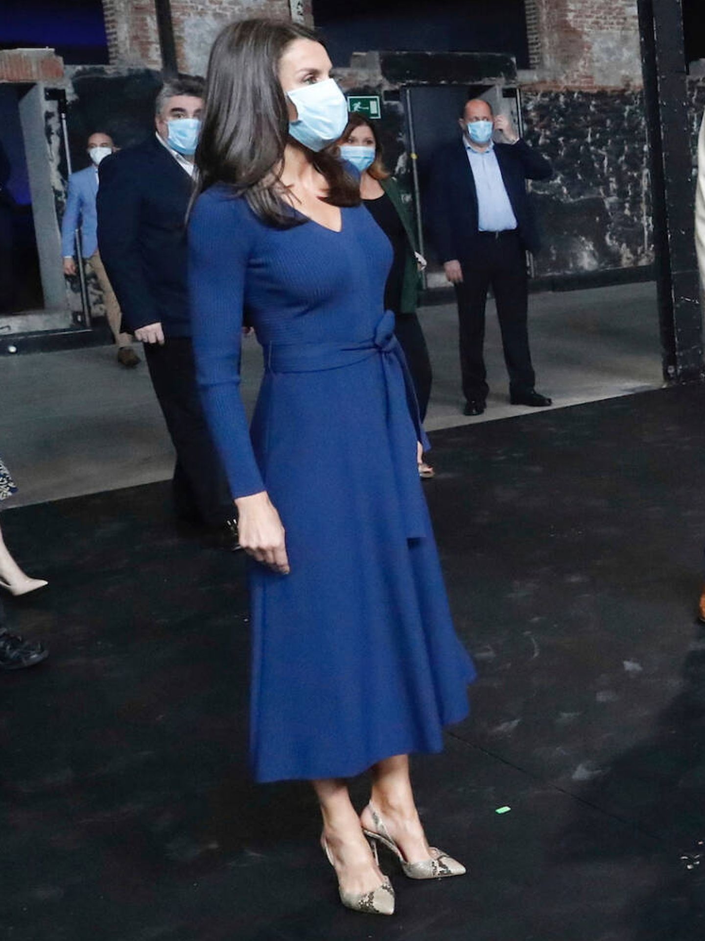 La reina Letizia, con vestido azul. (LP)