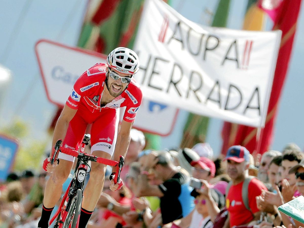 Foto: Jesús Herrada, con el maillot de líder de la Vuelta en 2018. (EFE)