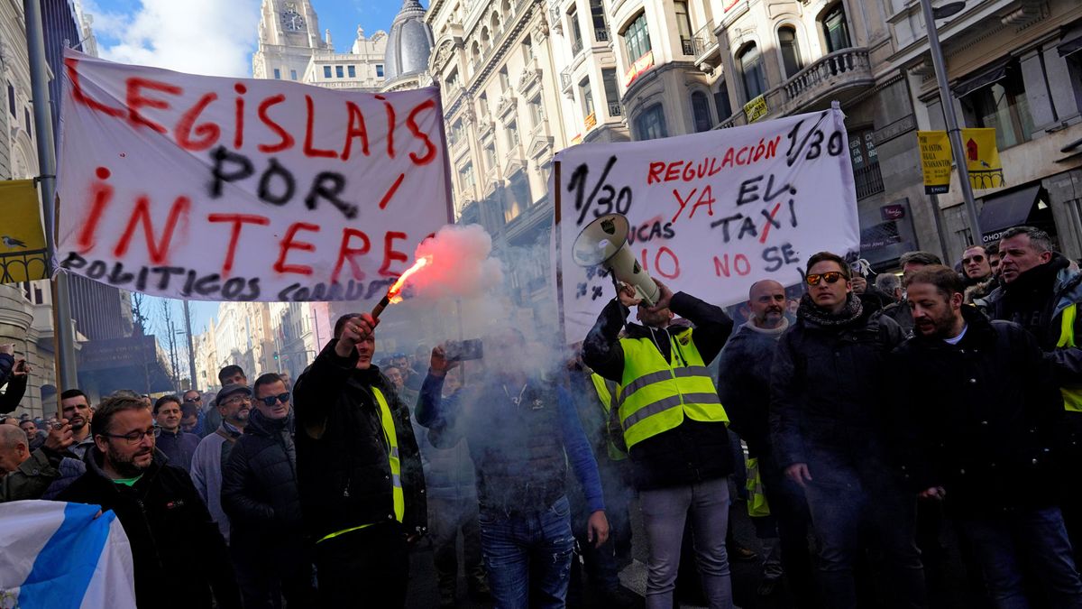 Huelga de taxis en directo | Cataluña vota la propuesta y no hay acuerdo en Madrid
