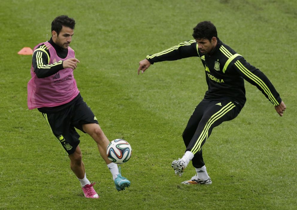 Foto: Cesc Fàbregas y Diego Costa, en un entrenamiento durante el Mundial (Reuters).