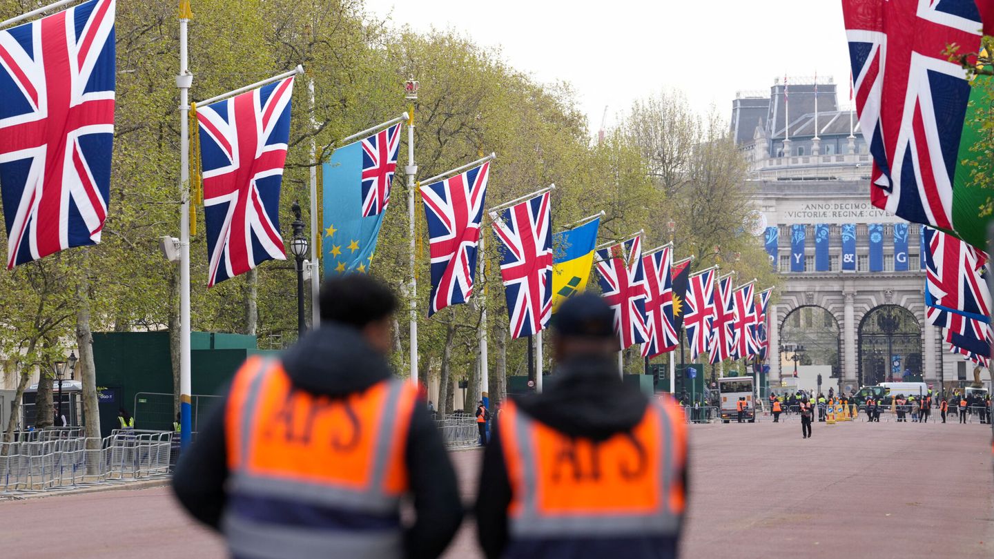Todo está preparado para la coronación en Londres. (Reuters/Maja Smiejkowska)