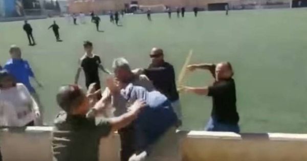 Foto:  Imagen de la pelea entre padres este fin de semana en Mallorca. 