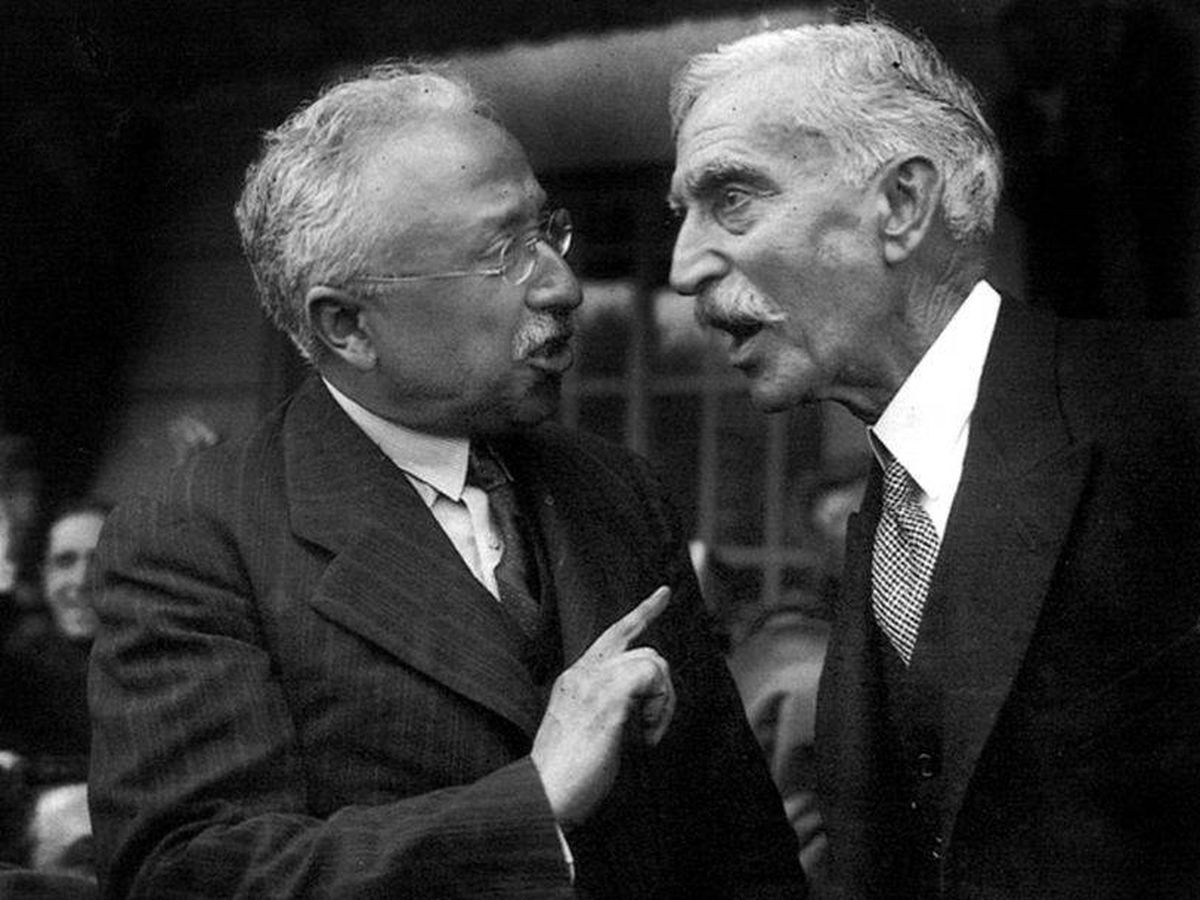 Foto: Niceto Alcalá-Zamora (i), presidente de la II República, conversa acaloradamente con el presidente de la Generalitat de Cataluña, Francesc Macià, en 1931.
