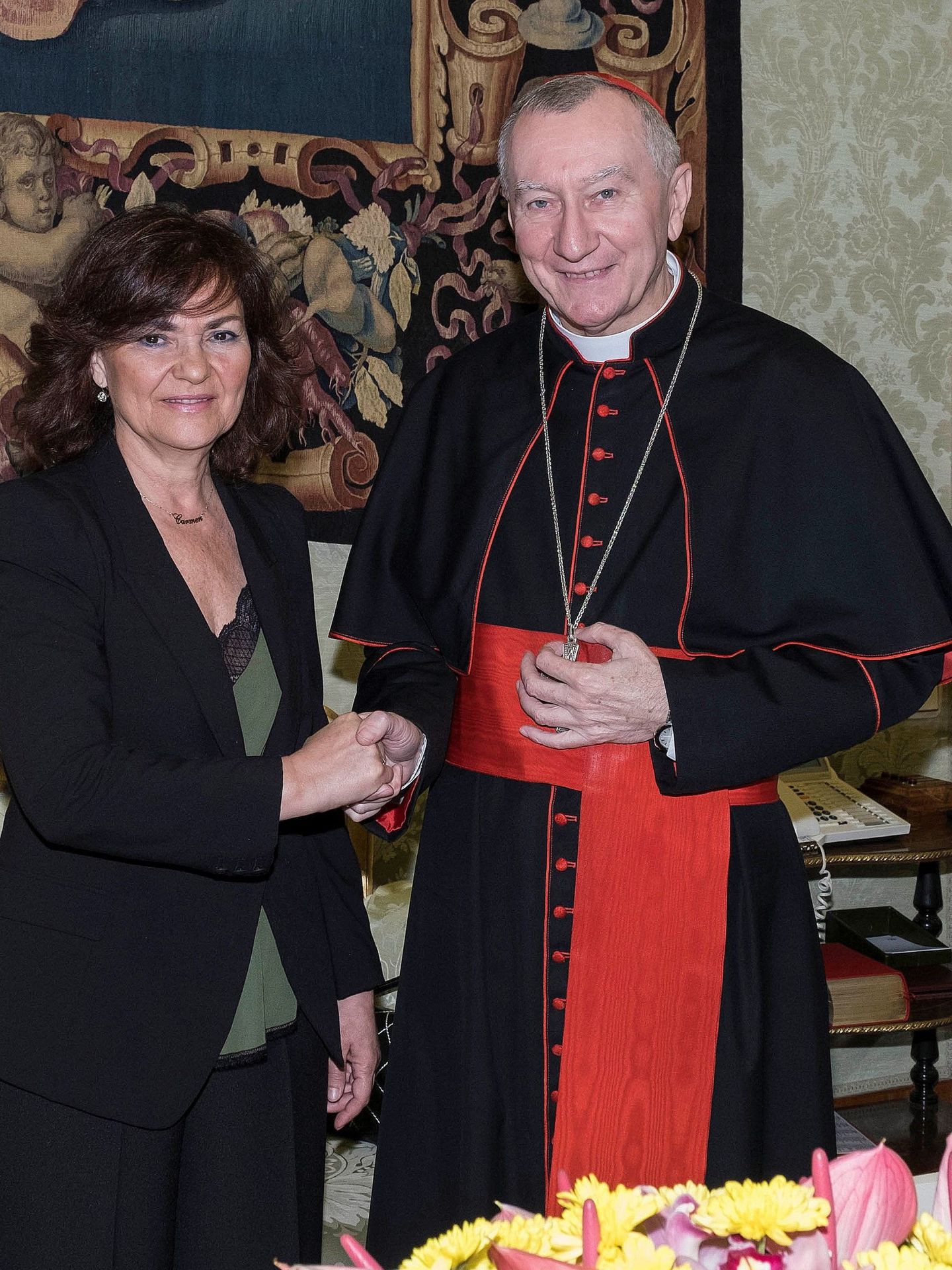 Carmen Calvo, el pasado 29 de octubre con el secretario de Estado del Vaticano, cardenal Pietro Parolin. (EFE)