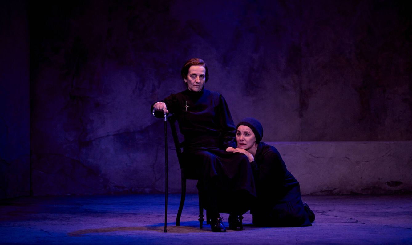 Consuelo Trujillo y Ana Fernández en 'La Casa de Bernarda Alba´. Teatro Español