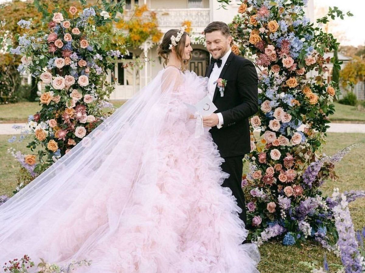 Adular raro Organizar Casarse con un vestido de color rosa: la última tendencia para novias  románticas