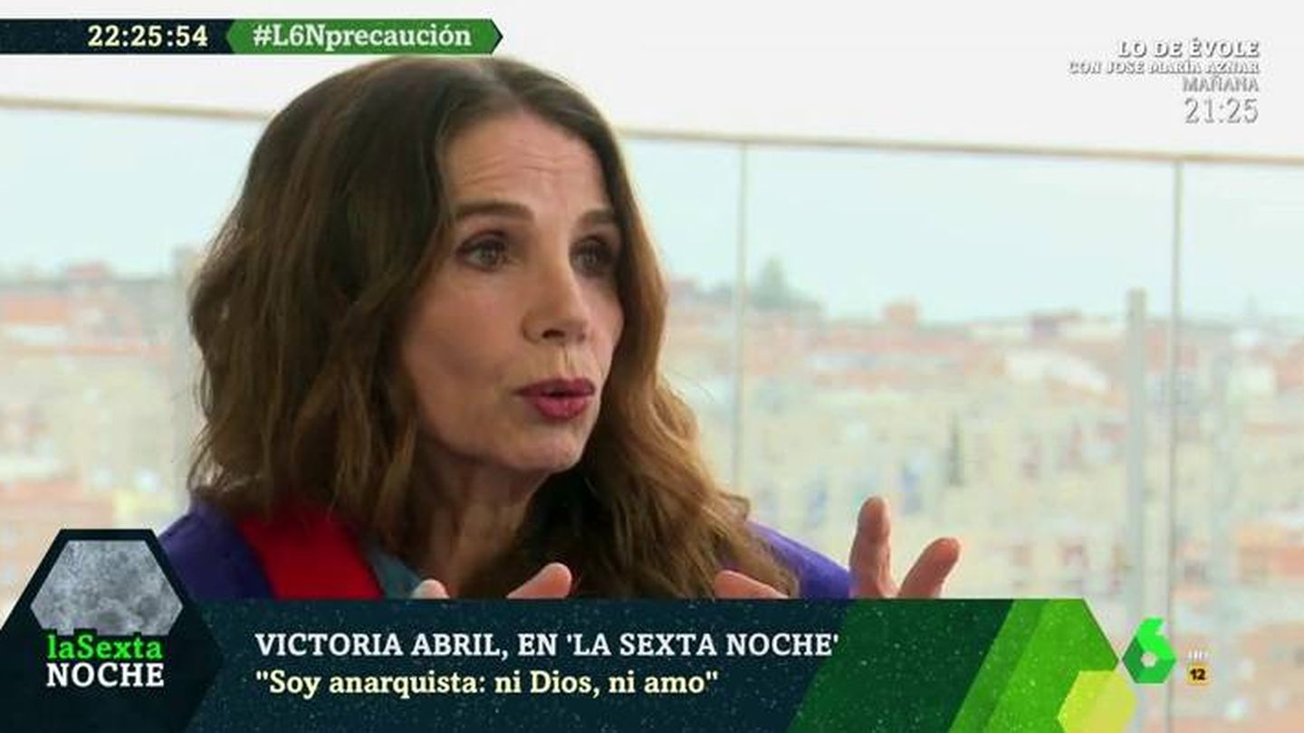 Victoria Abril hablando con Iñaki López. (Atresmedia).