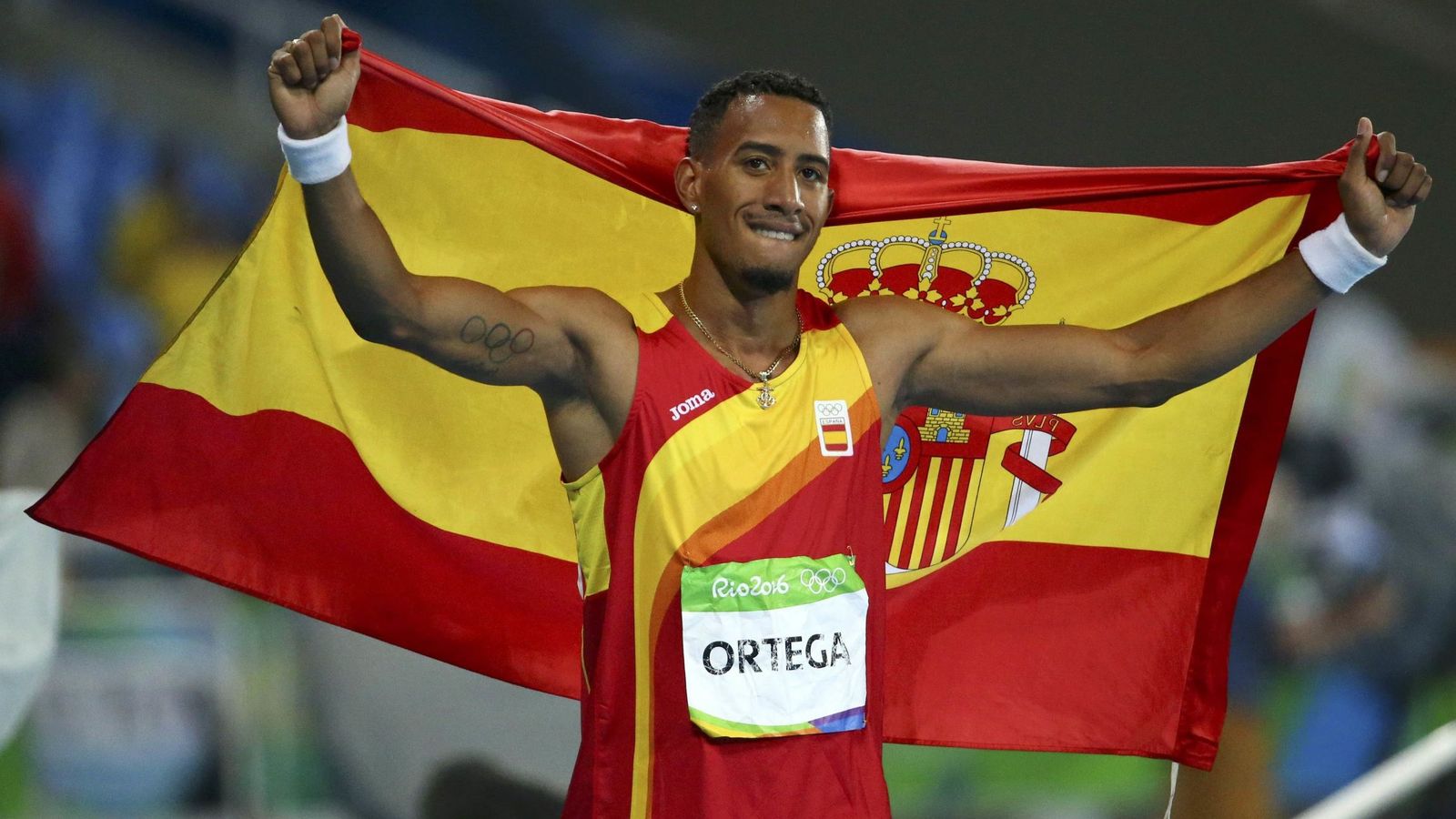 Foto: Orlando Ortega celebra su medalla de plata en los 110 metros vallas (Reuters).