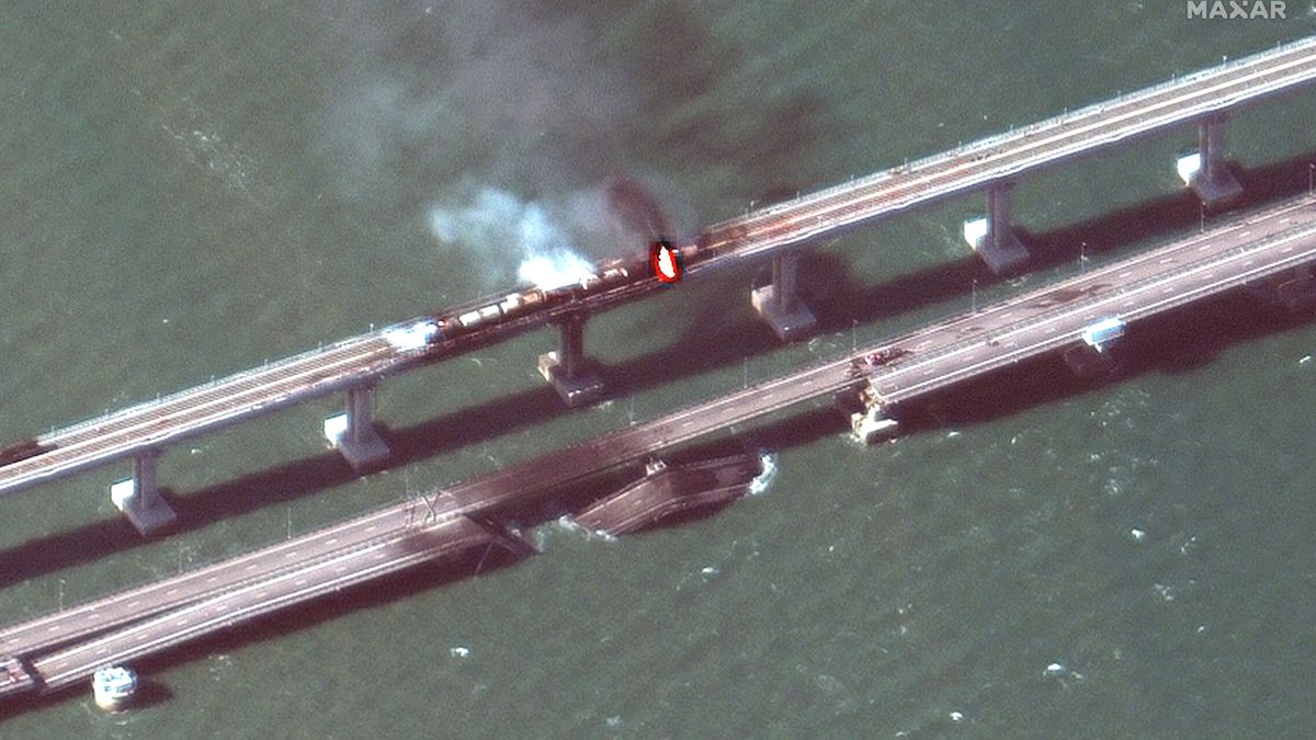 Imágenes satelitales revelan cuál es el daño real que dejó la explosión en el puente de Crimea