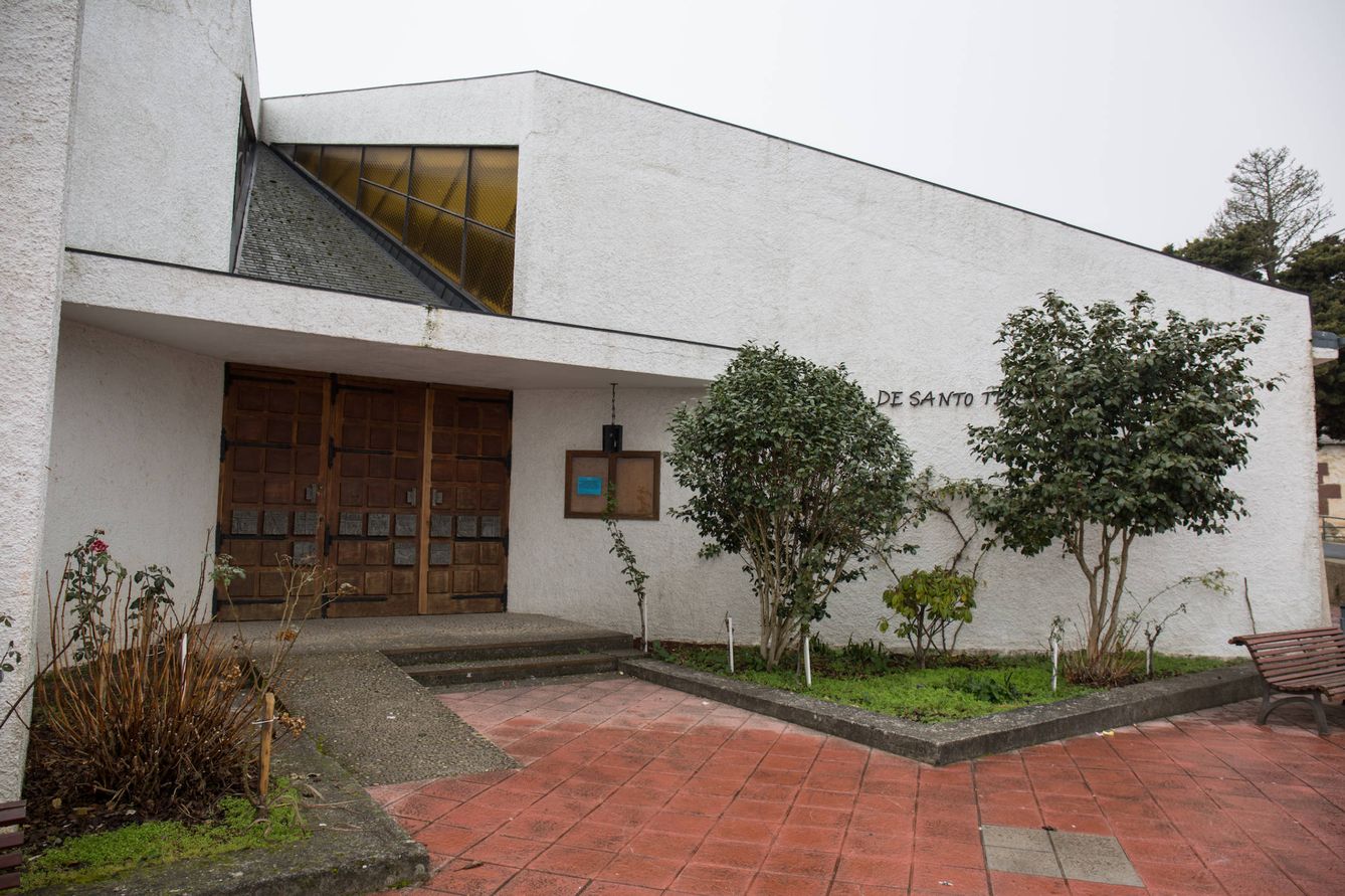La iglesia de Santo Telmo, en Veigamuíños, permanece cerrada desde el 1 de enero. (D.B.)