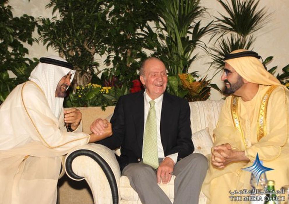 Foto: El rey Juan Carlos con el jeque Mohamed bin Rashid al Maktoum (derecha)