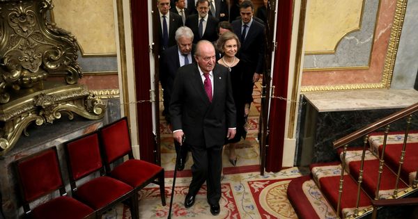 Foto: El rey Juan Carlos, la reina Sofía, Pedro Sánchez y los expresidentes del Gobierno. (EFE)