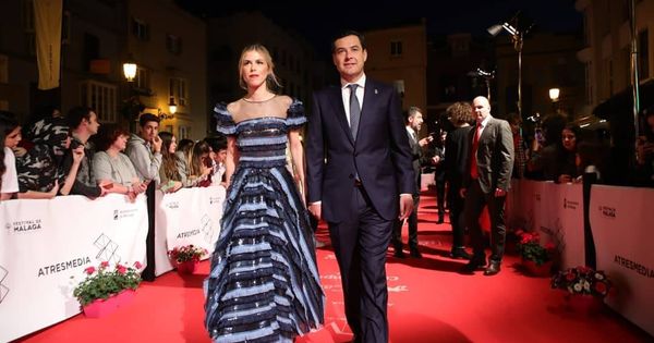 Foto: Juanma Moreno y Manuela Villena a su llegada al Festival de Cine de Málaga. (Instagram)