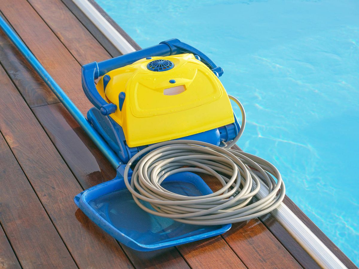 Foto: Los mejores limpiafondos para piscinas manuales o automáticos (iStock)