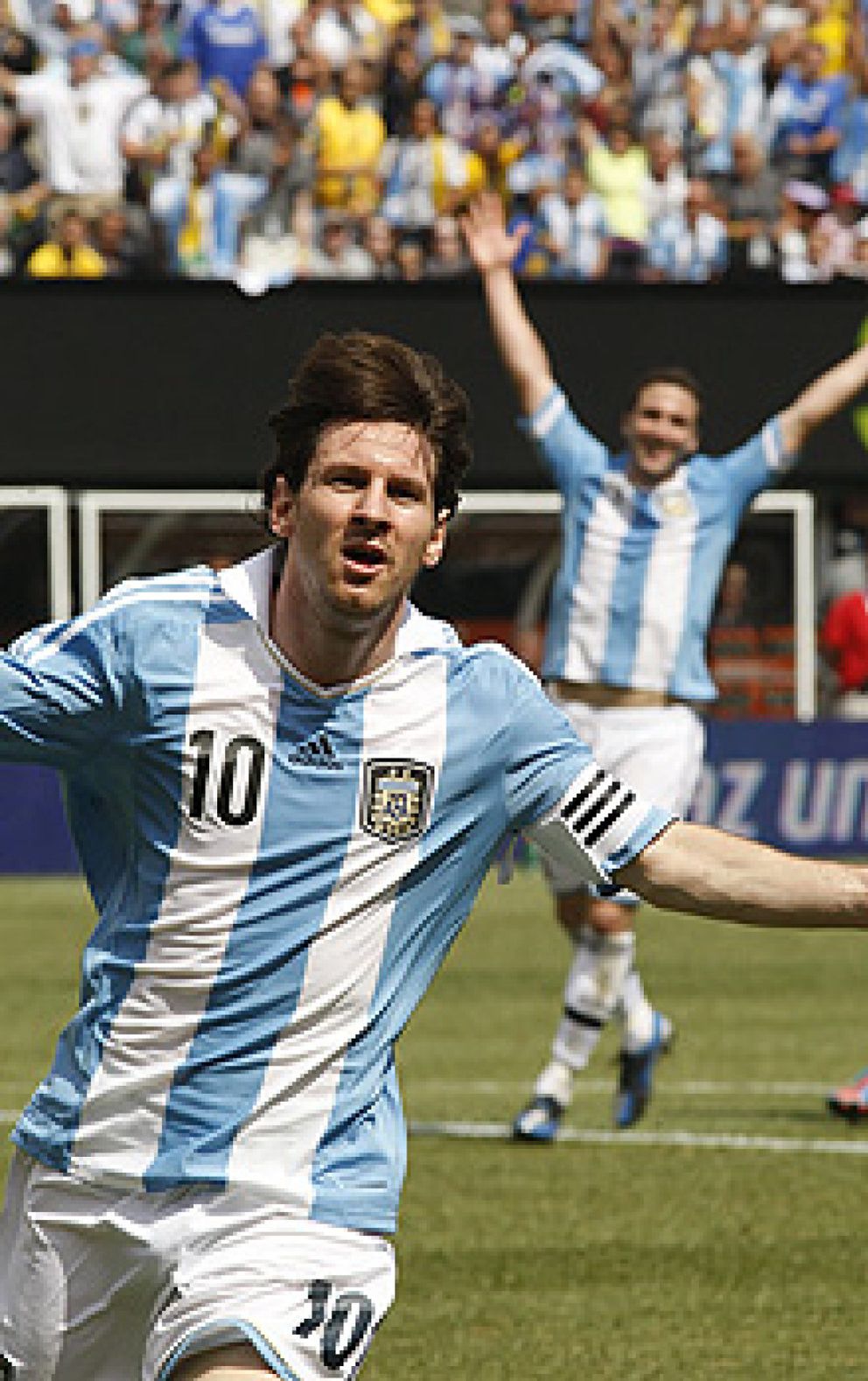 Foto: Messi decide el 'clásico' sudamericano con un 'hat trick'
