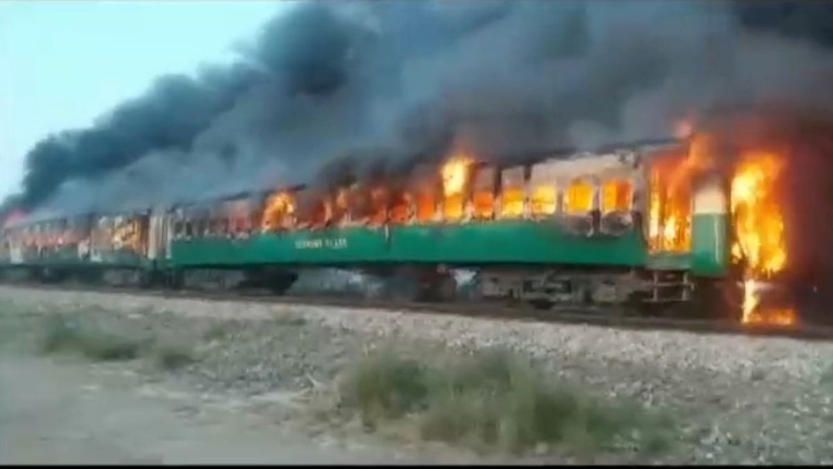 Un terrible incendio en un tren provoca al menos 65 muertos en Pakistán