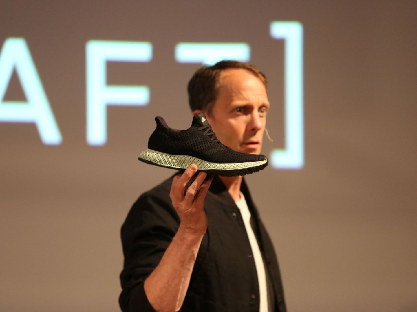 La iniciativa Futurecraft.Loop, desarrollada entre Adidas y Basf, permite reciclar calzado usado para reconvertirlo en nuevo. (EFE)