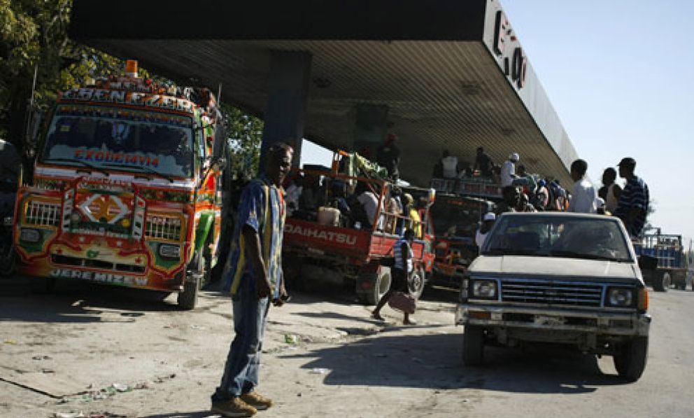 Foto: El estraperlo de gasolina llega a las fronteras haitianas