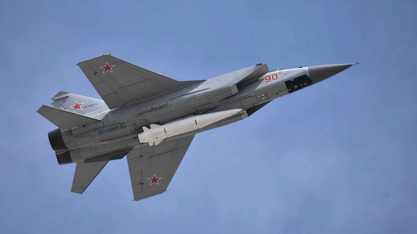 MiG-31K ruso llevando un misil Kinzhal (Foto: Mil.Ru)