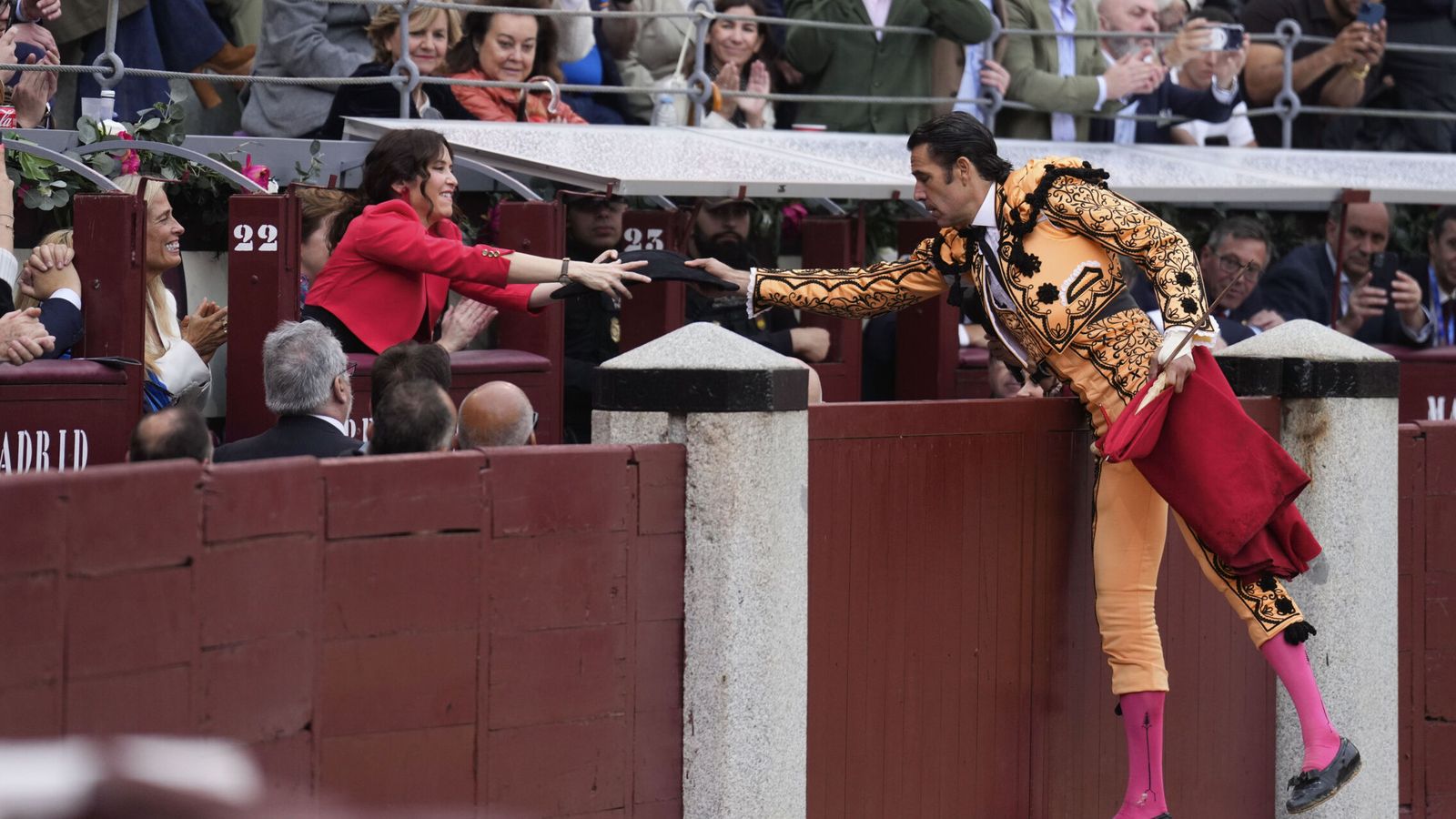 Ayuso blinda la tauromaquia: inversión récord de 7,2 M y ayudas de hasta 3.000 euros
