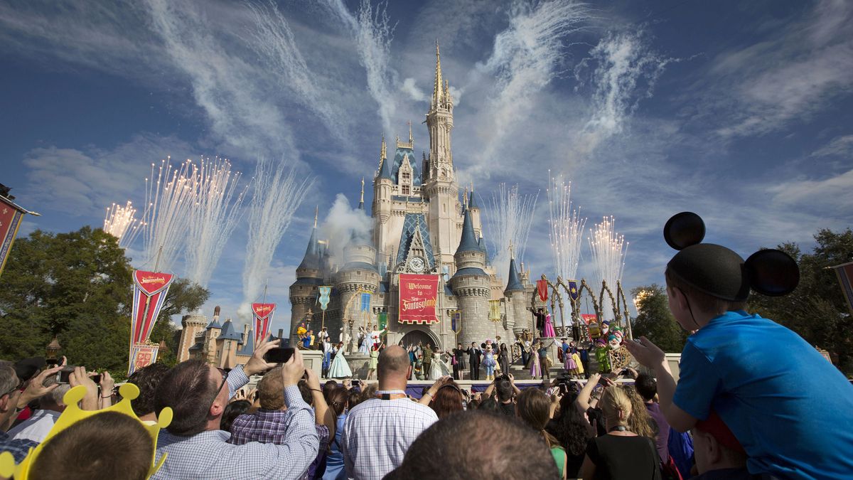 Lo que nunca harías en Disney World (pero se hace): esparcir las cenizas de un difunto