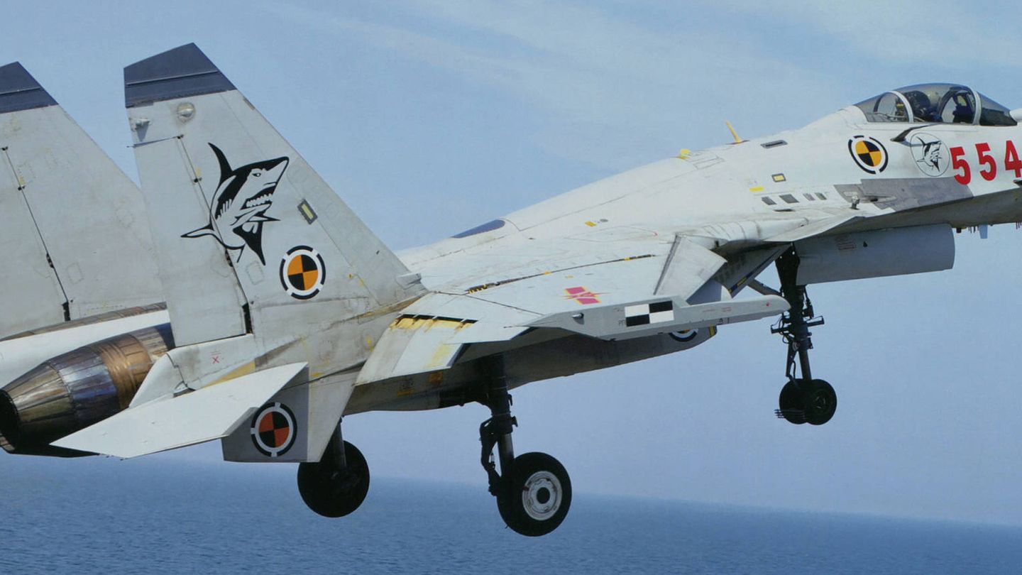 El avión chino J-15, basado en el ruso Su-33. (Garudtejas7)