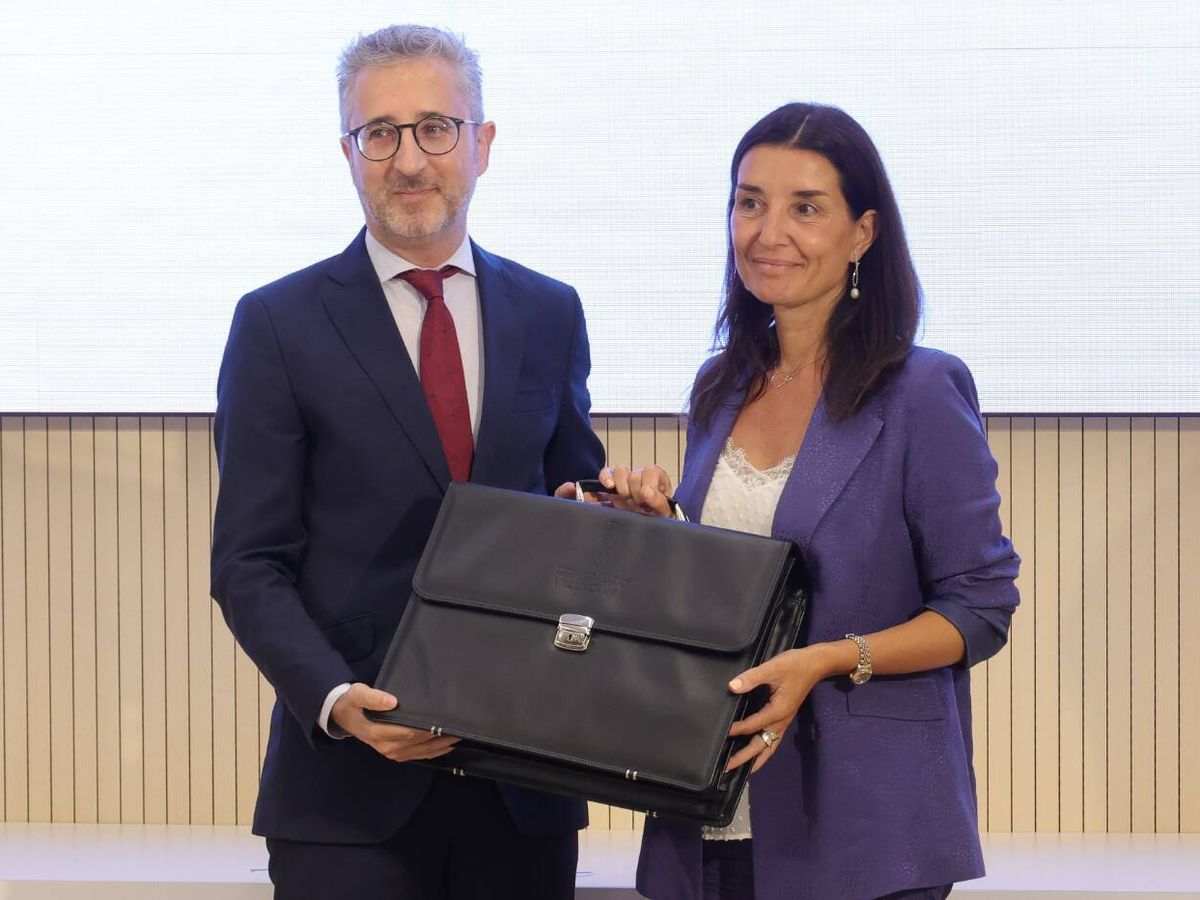Foto: Arcadi España y Ruth Merino, en el traspaso de cartera de la Conselleria de Hacienda. (GVA)