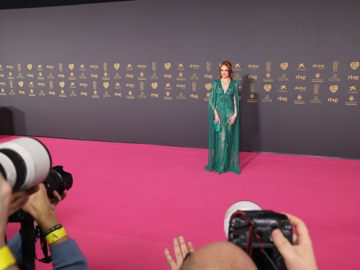 Foto: La actriz Cristina Castaño posa en la alfombra rosa previa a la gala de la 38 edición de los Premios Goya (Europa Press)